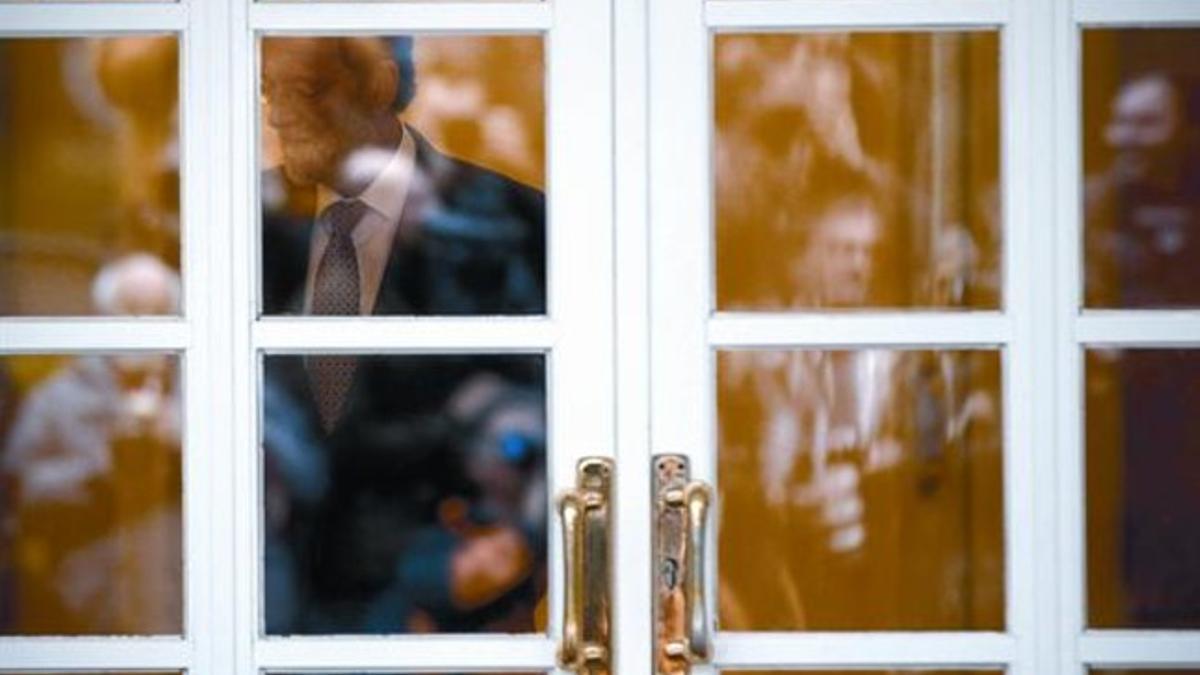 Mariano Rajoy, tras las puertas de la Moncloa.