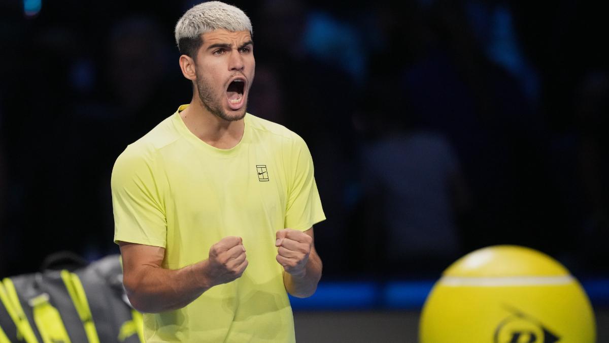 Alcaraz enlluerna  i jugarà una final de mestres davant Sinner