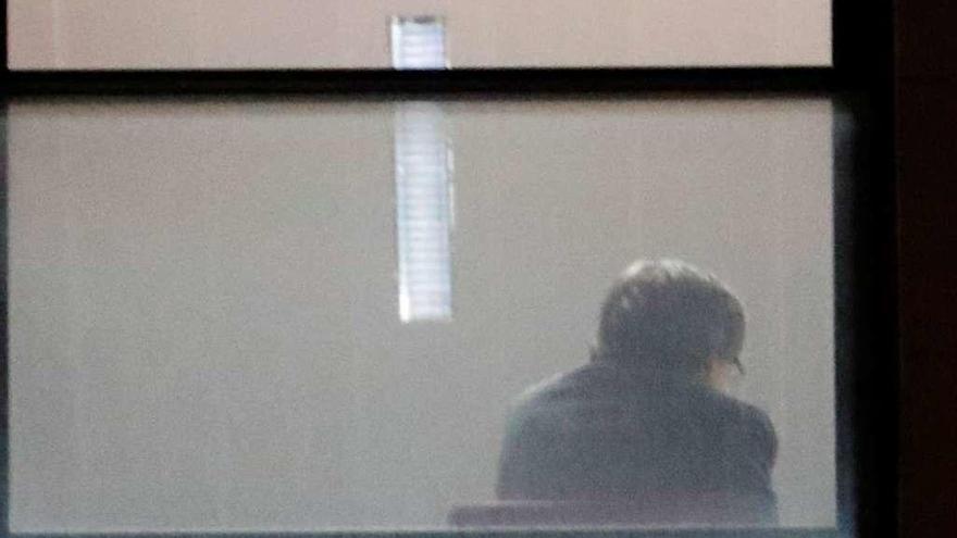 Puigdemont, en una dependencia de la sede de la Fiscalía belga en Bruselas, ayer por la tarde. // Reuters
