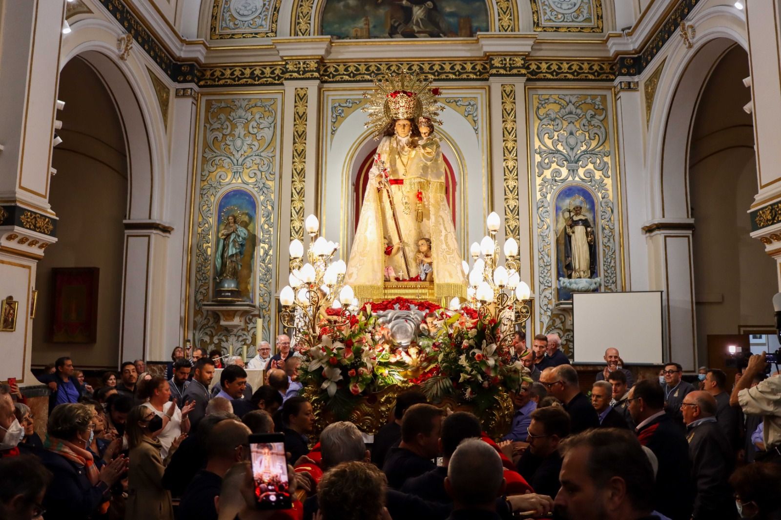 La imagen de la Virgen de los Desamparados retorna a la parroquia de San Luís Beltrán.