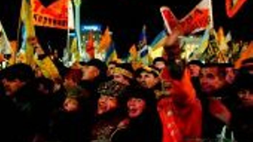 La oposición ucraniana logra que el Parlamento desautorice los comicios