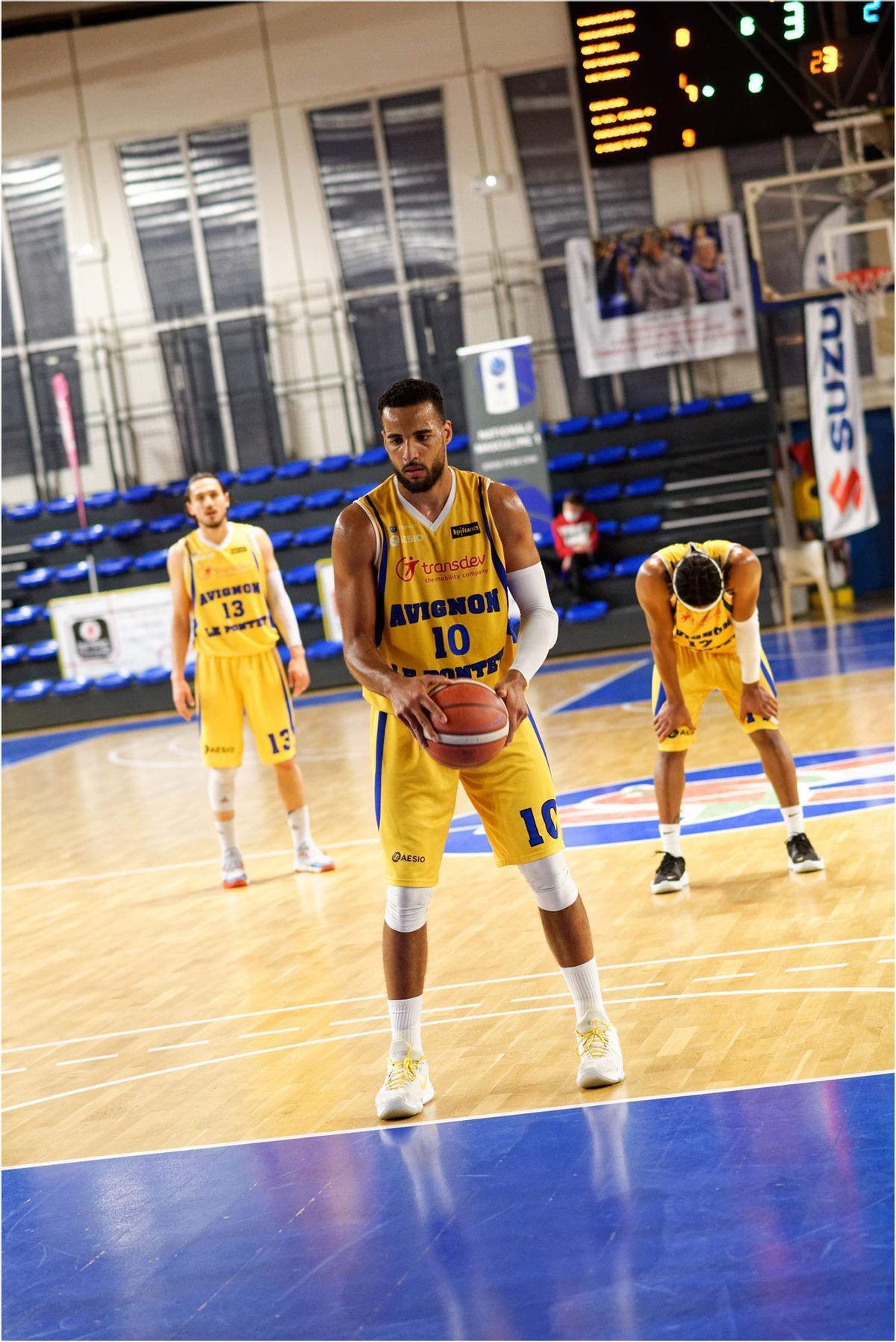 Yannis Mendy, en un partido con el Avignon-Le Pontet Basketball de la NM1 francesa