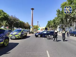 Evacuado al hospital un motorista tras colisionar con un coche en la avenida Torneo