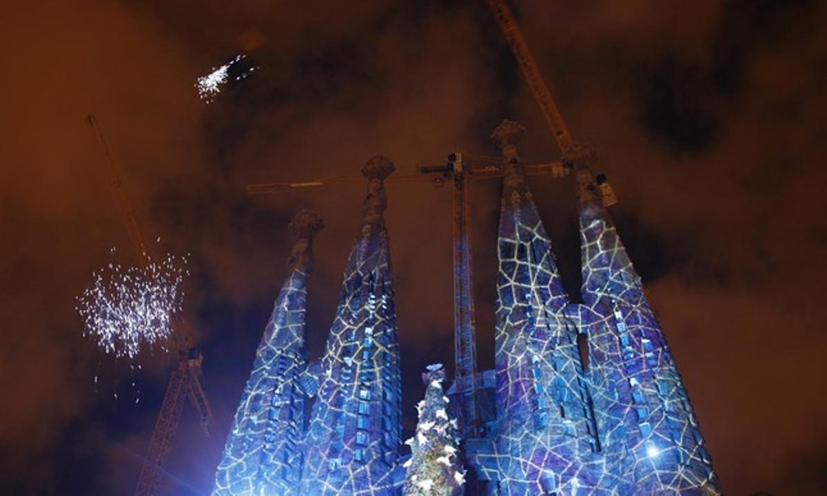 La Sagrada Família il·luminada.
