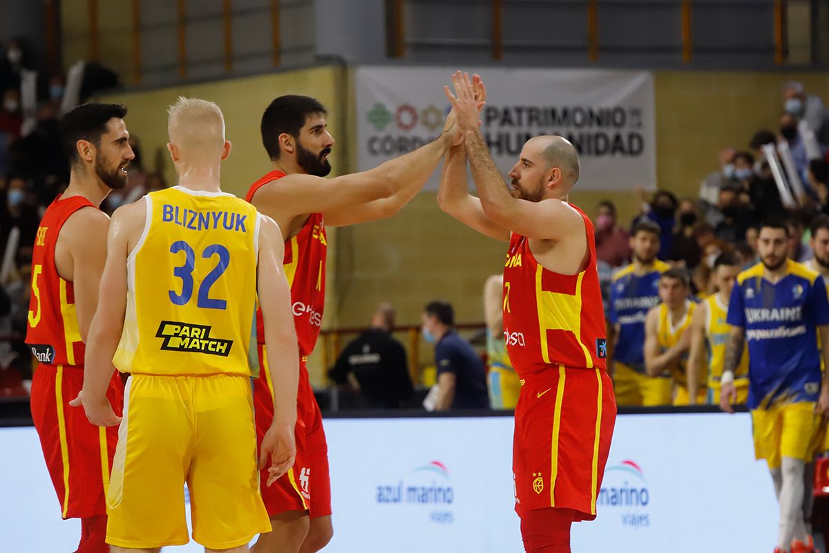 Las imágenes del partido de baloncesto España-Ucrania en Vista Alegre