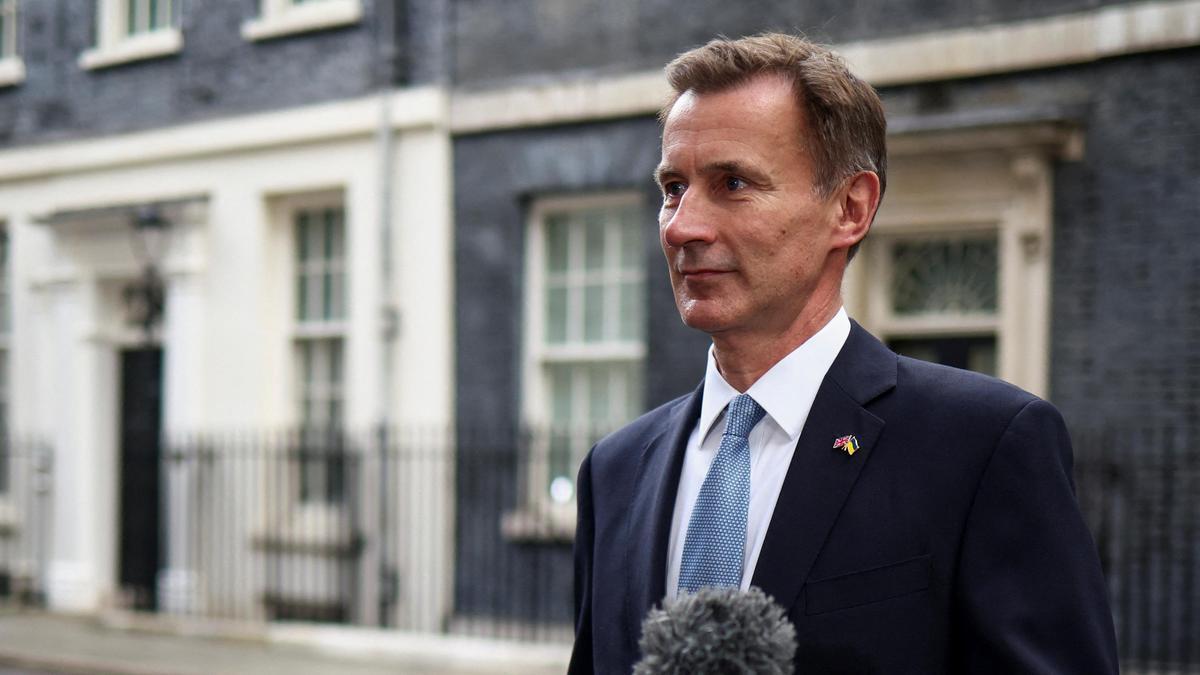 Sunak mantiene como ministro de Economía al centrista Jeremy Hunt