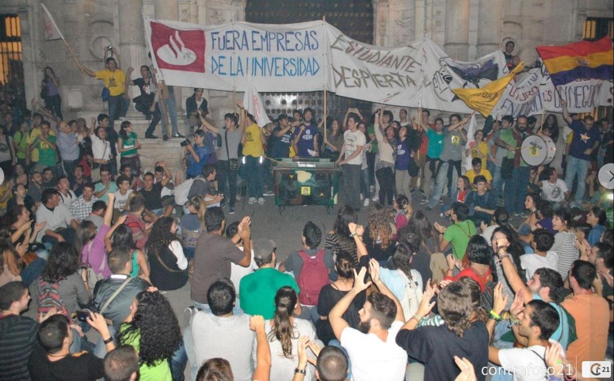 Protestas estudiantiles en el Rectorado de la US en el año 2012