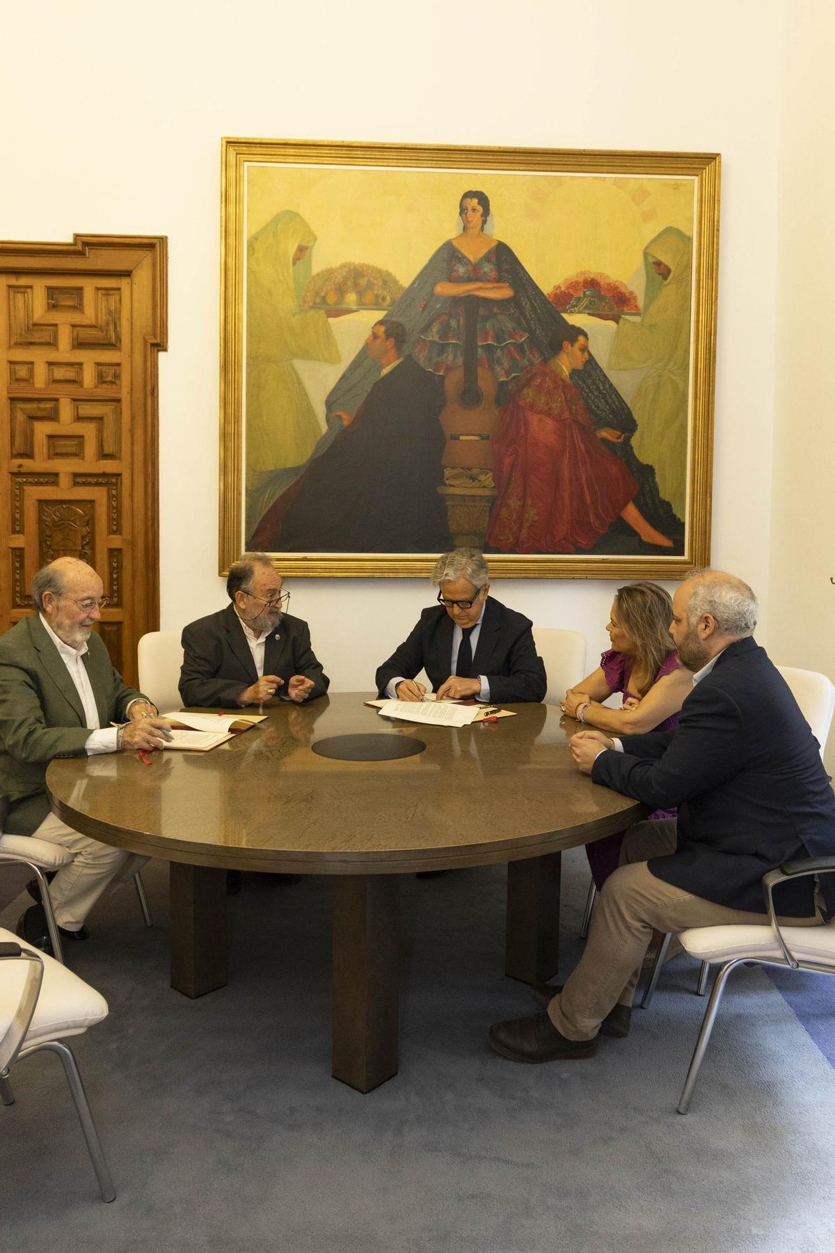 Momento de la firma del convenio de la Diputación con la Fundación Bangassou.