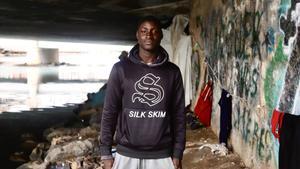 MLG 23-12-2025.-Mansur, es un joven de 19 años, de origen guineano, que salvó a una mujer durante las inundaciones de Málaga en noviembre del año pasado y fue Rey Mago en la cabalgata de Málaga el año pasado, vive en la actualidad debajo de un puente en la capital.