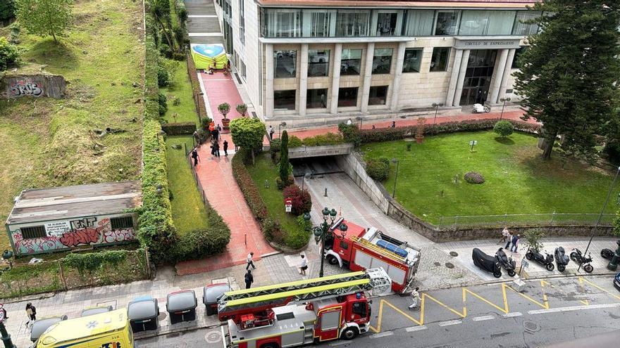 Despliegue policial y de bomberos por una amenaza de precipitarse desde las torres de García Barbón