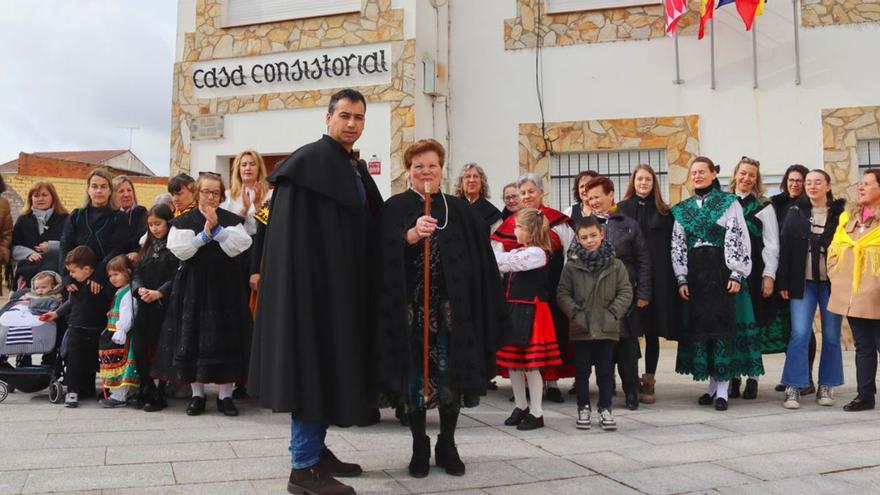 Cuarenta mujeres de Burganes de Valverde celebran Santa Águeda
