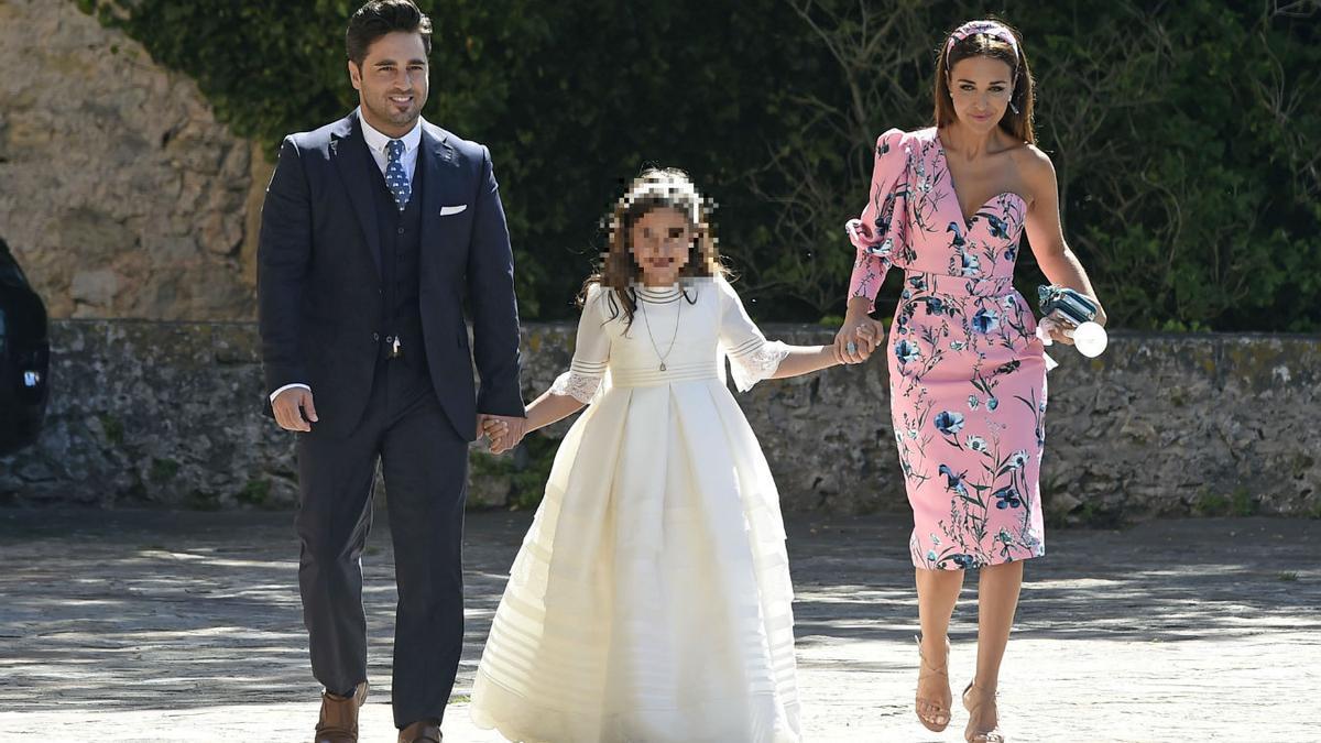 David Bustamante y Paula Echevarría junto a su hija en la comunión