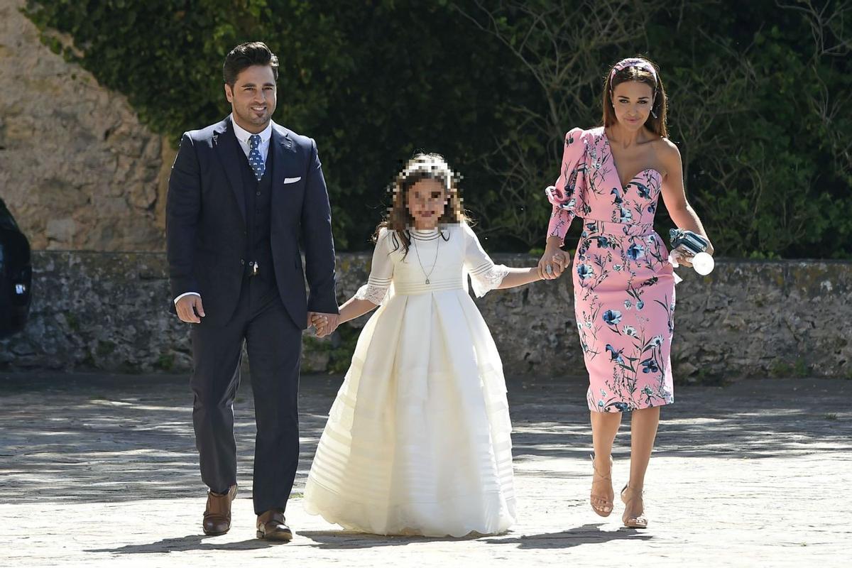 David Bustamante y Paula Echevarría junto a su hija en la comunión