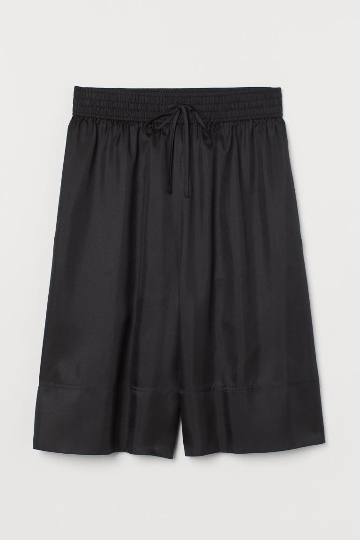 Bermudas en mezcla de seda, de H&amp;M (59,99 euros)