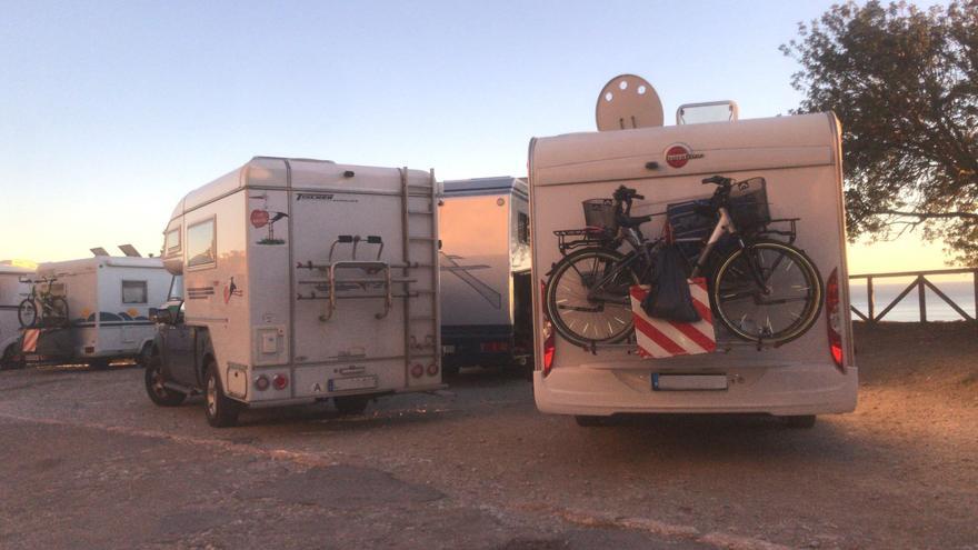 Autocaravanas en la zona de El Cañuelo de Nerja (Málaga)