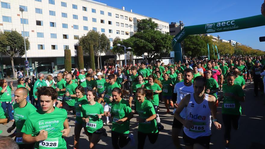 La Asociación Española contra el Cáncer convierte el Vial en una gran marea  verde - Diario Córdoba