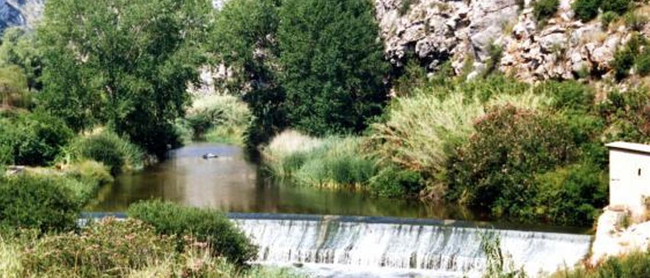 El azud de Morú, uno de los que se encuentran en el tramo del río Serpis entre Villalonga y l’Orxa.       levante-emv