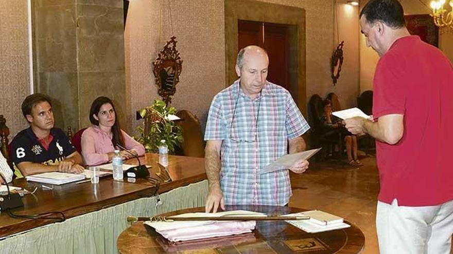 Vicenç Pérez juró el martes pasado su cargo de concejal.