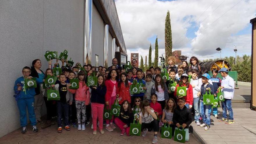 Escolares durante la visita.