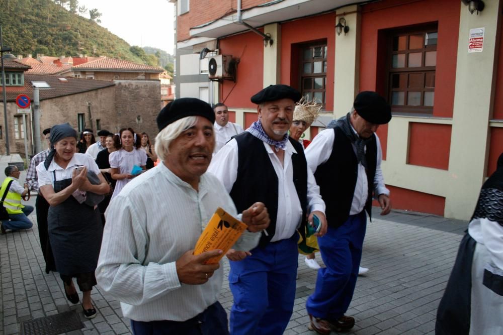 Llegada a Candás de los participantes en la semana de teatro costumbrista