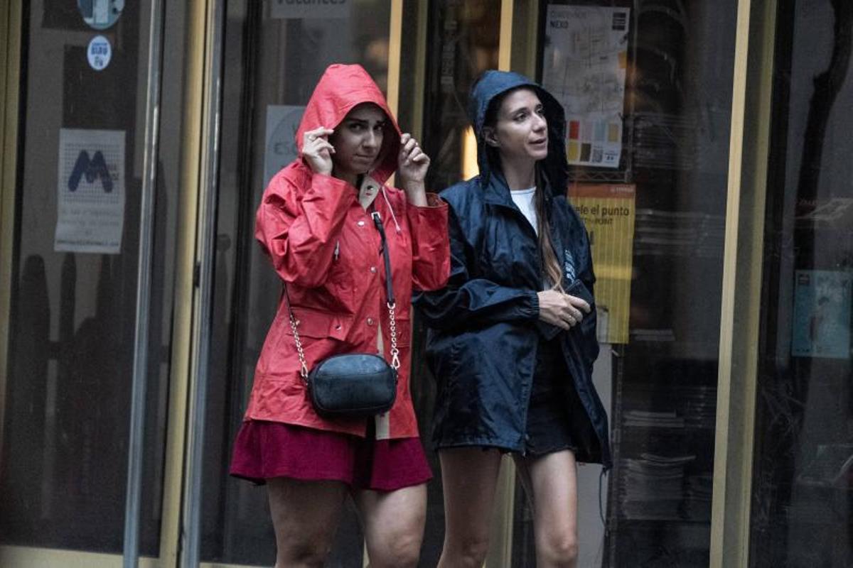 Las lluvia y la tormenta llega a la ciudad de Barcelona Las lluvia y la tormenta llega a la ciudad de Barcelona