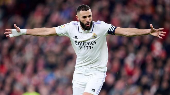 Delantero centro - KARIM BENZEMA (AL-ITTIHAD)