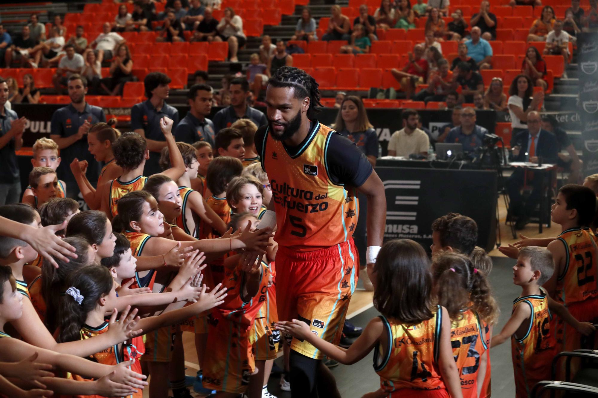 Presentación del Valencia Basket en La Fonteta