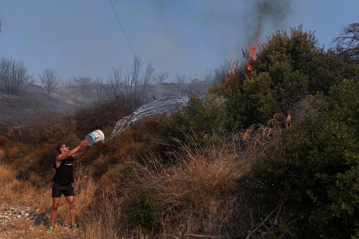 Lucha contra el fuego en la isla de Lesbos