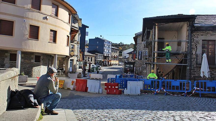 Trabajos de colocación del andamio para apuntalar la estructura. | A. S. 