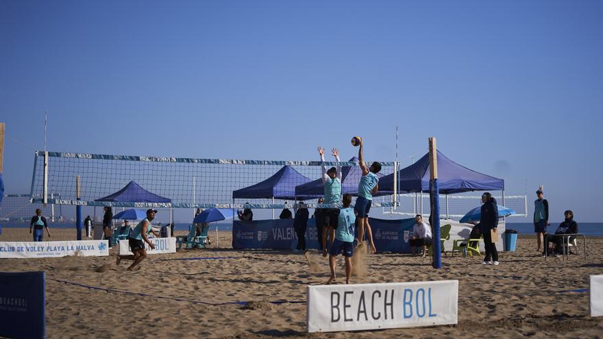 La instalación de vóley playa de la Malvarrosa permanecerá abierta durante casi todo el año