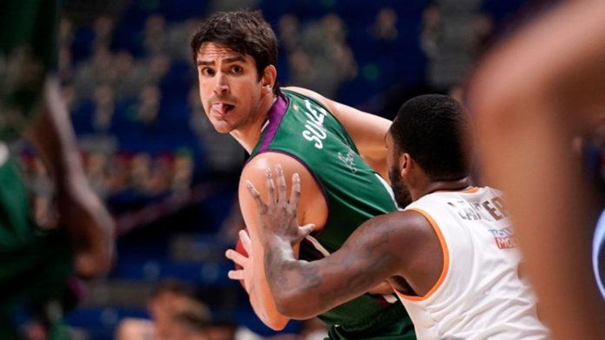 Carlos Suárez, con la camiseta del Unicaja.