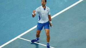 Djocovic celebra apuntarse el tercer set