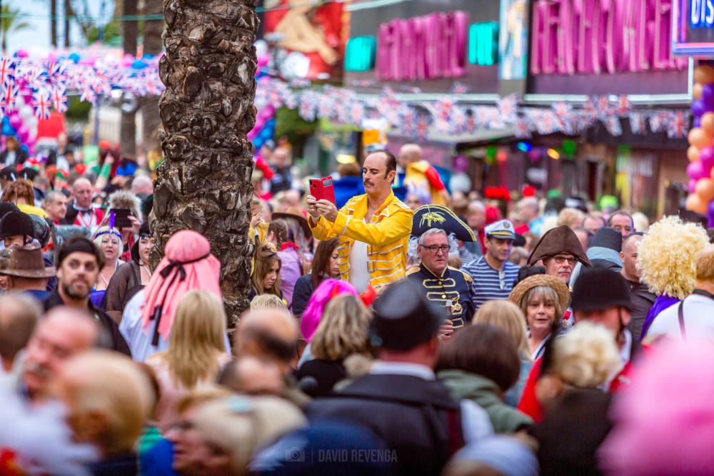 Más de 35.000 personas participan en una gran fiesta de disfraces que se celebra cada año el jueves siguiente a las Fiestas Mayores Patronales