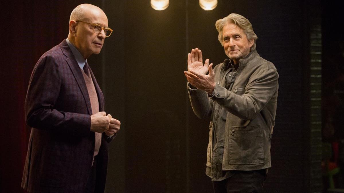 Alan Arkin y Michael Douglas, en 'El método Kominsky'