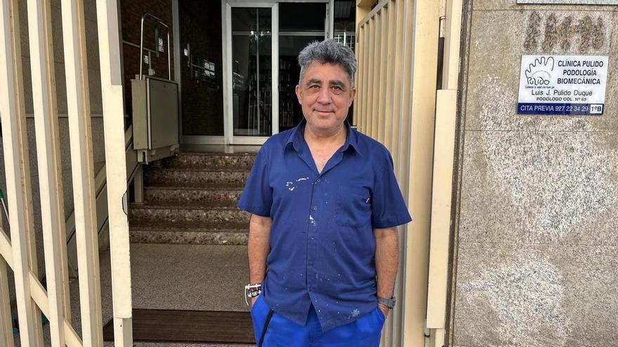 El 56 cumpleaños de Andrés Barriga en Cáceres, el portero que encontró una segunda vida tras cerrar su autoescuela