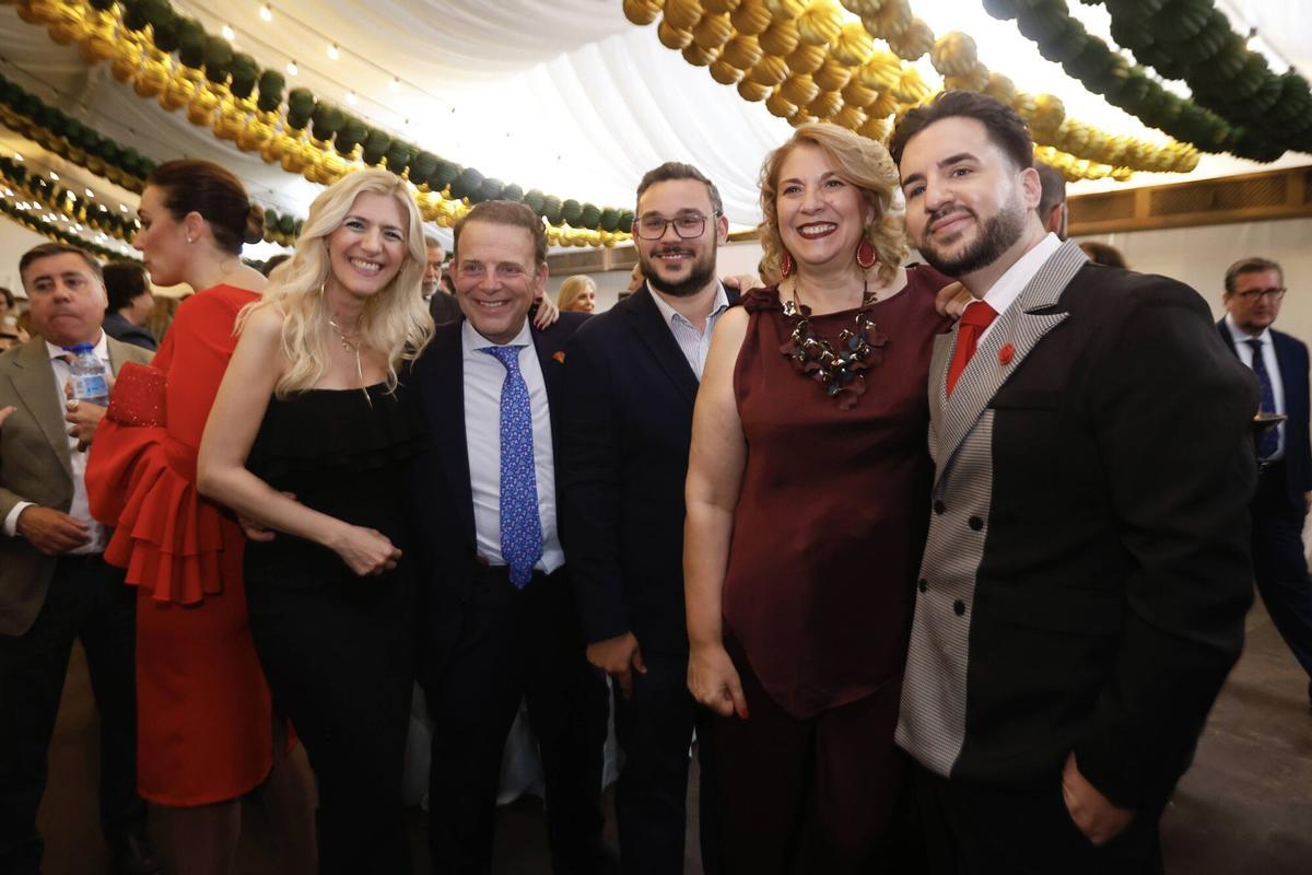 La Corporación municipal celebra el tradicional inicio de fiesta en la Caseta Municipal