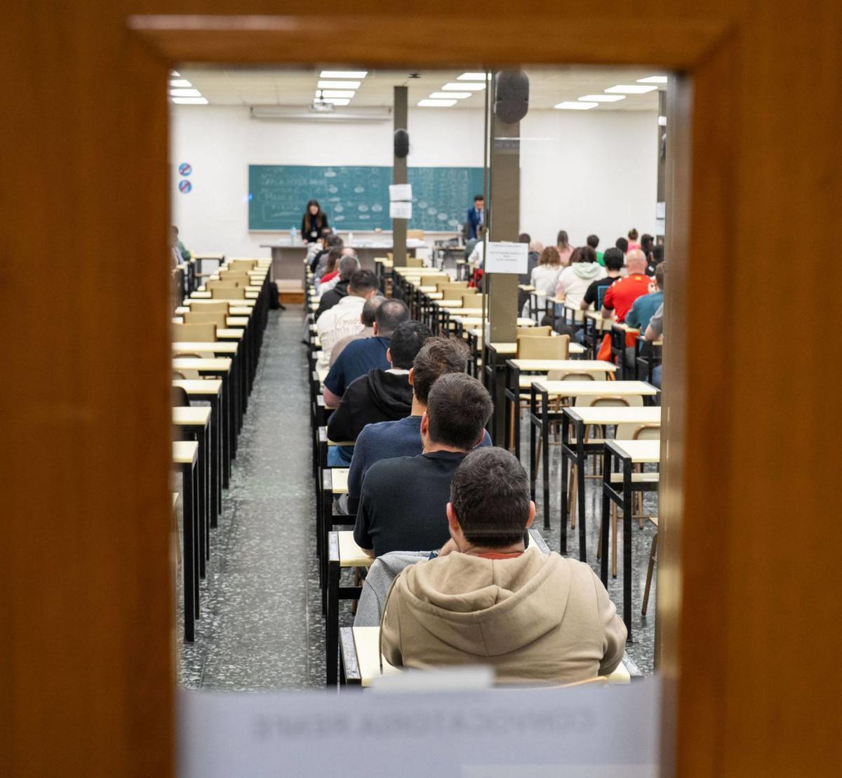 El Govern planteja incloure currículums, IA i tests psicotècnics en les oposicions