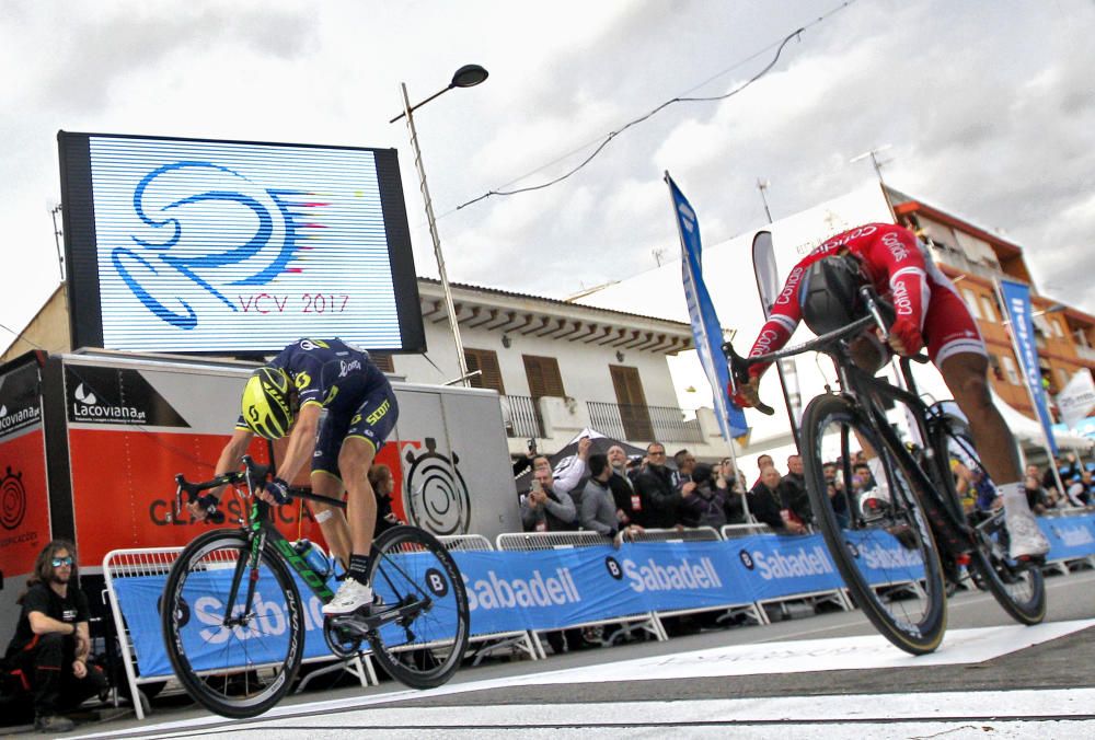 Van Avermaet continúa de lìder y el noveldense Amores lo intenta en la primera parte de la jornada