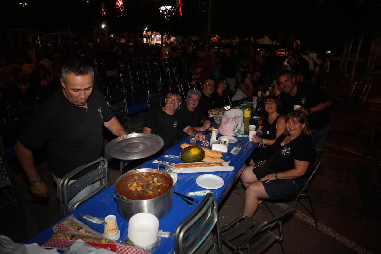 Galería: Les imatges del sopar de tombet de les penyes en les festes de Vila-real
