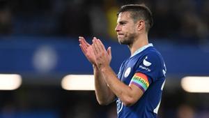 César Azpilicueta durante un partido de la Premier League con el Chelsea