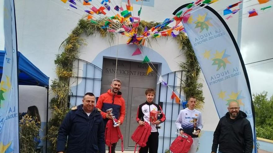 Analia Zanichelli y Raúl Blázquez ganan la XXI Carrera Pedestre de Sant Vicent