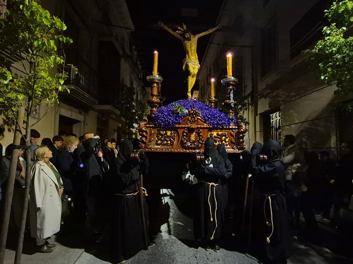 Cristo del Socorro de Cabra durante la madrugá.