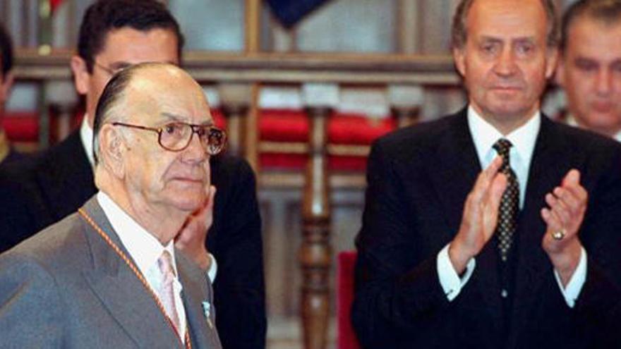 Camilo José Cela recibe su Nobel