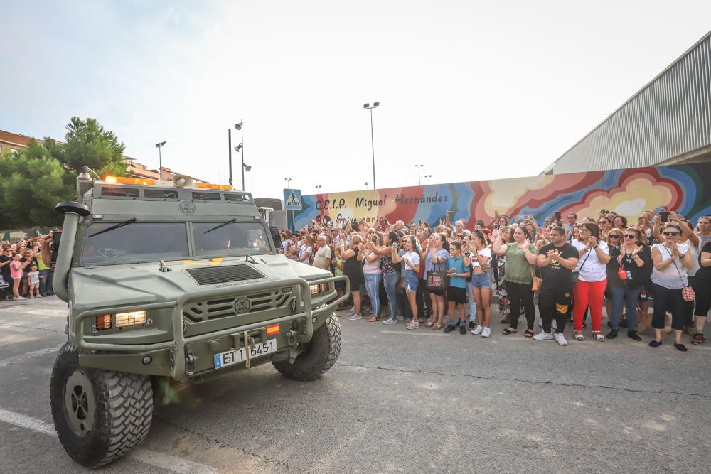 Orihuela despide a la UME entre vítores y aplausos