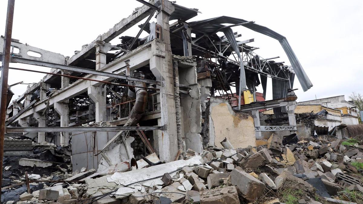 Un edificio destruido a causa de un ataque del Ejército de Rusia contra la ciudad ucraniana de Kramatorsk, en la provincia de Donetsk (este)