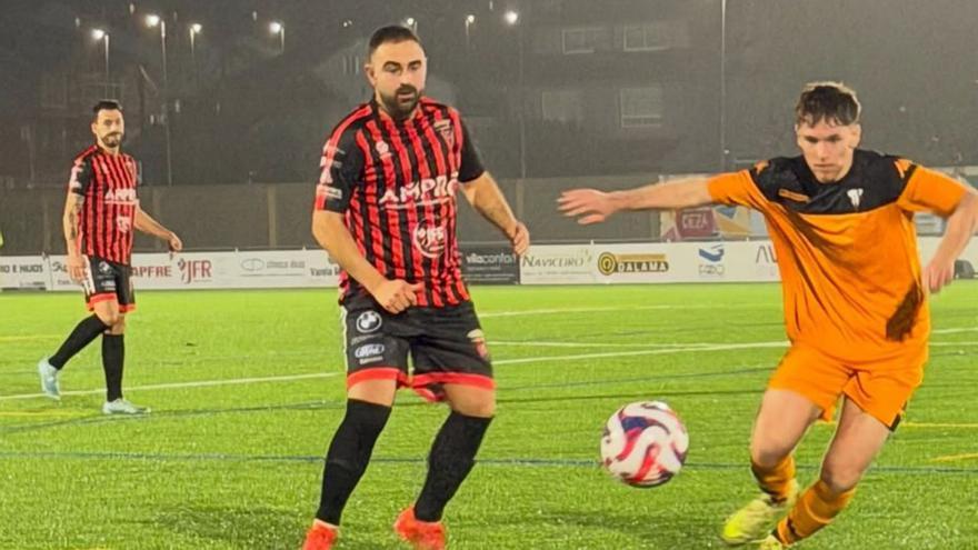 Brais Calvo, en una acción del encuentro.