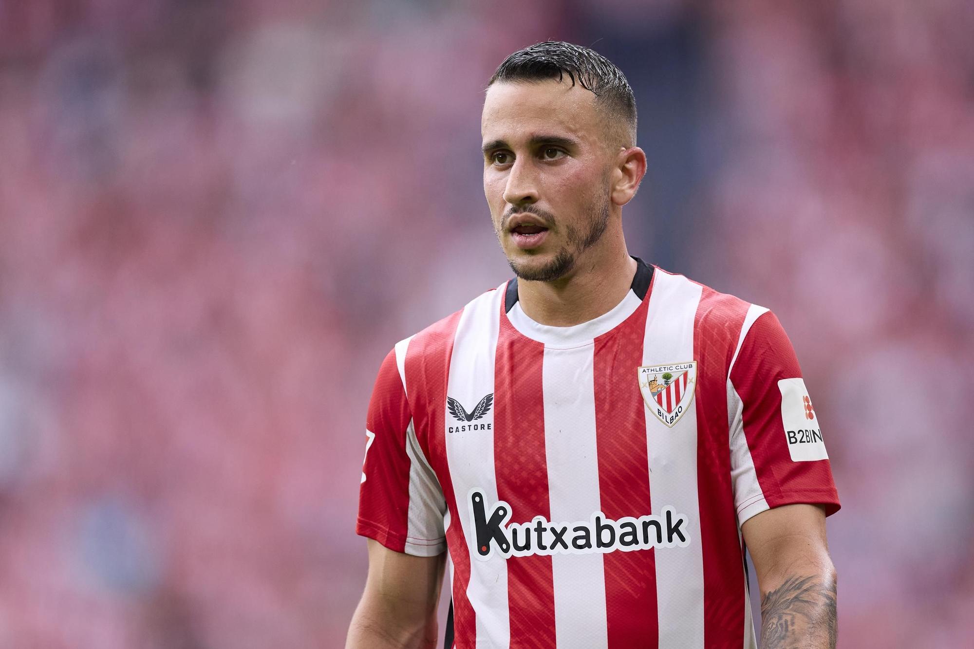 Alex Berenguer of Athletic Club looks on during the LaLiga EA Sports match between Athletic Club and RC Celta de Vigo at San Mames on September 22, 2024, in Bilbao, Spain. AFP7 22/09/2024 ONLY FOR USE IN SPAIN / Ricardo Larreina / AFP7 / Europa Press;2024;SPAIN;Soccer;Sport;ZSOCCER;ZSPORT;Athletic Club de Bilbao v RC Celta de Vigo- La Liga EA Sports;
