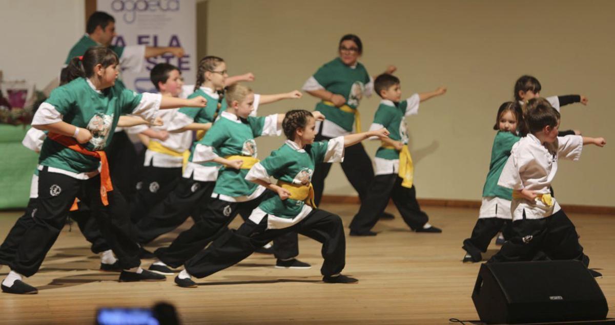 Uno de los bailes.
|  Bernabé/Ángel Abeledo