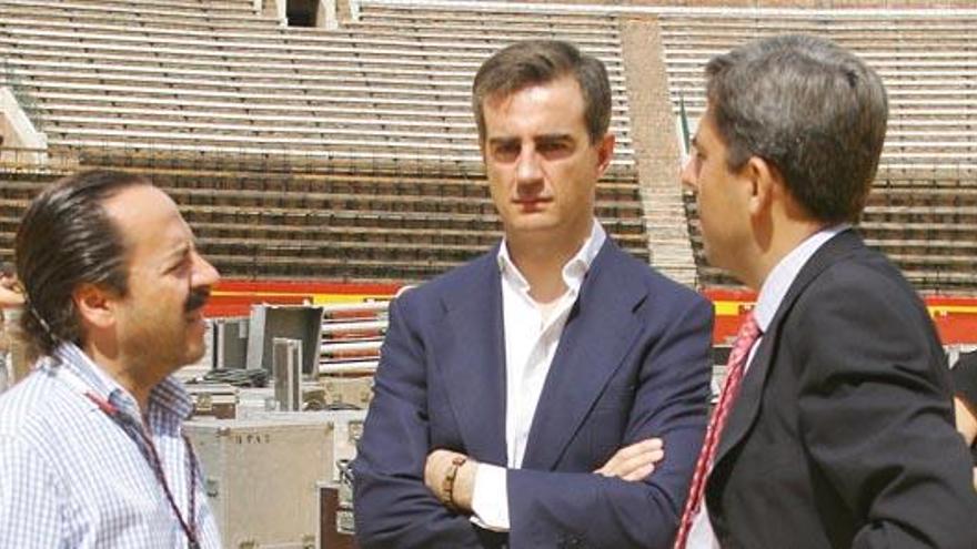 Álvaro Pérez, Ricardo Costa y Vicente Rambla, en los preparativos del mitin de Rajoy en la plaza de toros en 2007