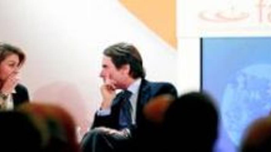Aznar avisa de que España saldrá del euro si no revisa las autonomías